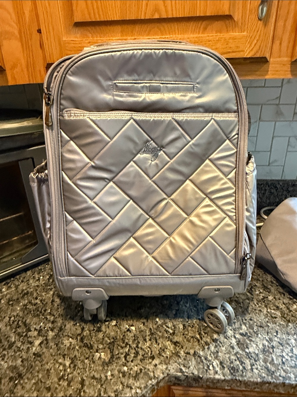 lug Quilted Spinner Carry-On - Metallic Gray